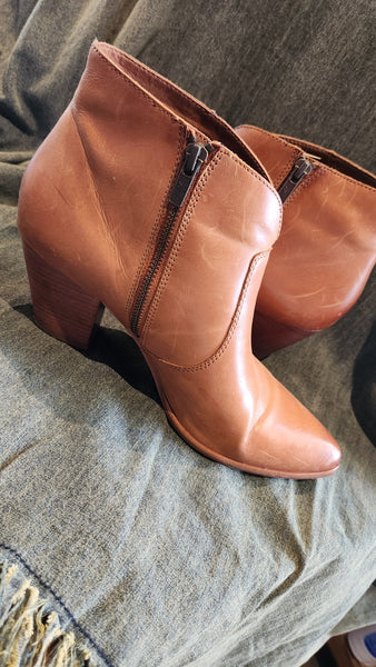 VINCE CAMUTO Tortilla Suede Ankle Boots