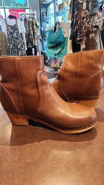 Merrell Brown Tan Leather Boots