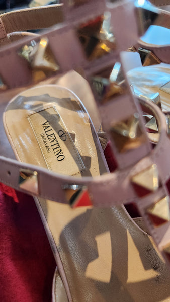 Valentino Garavani Rockstud Patent Leather Pumps in Pink