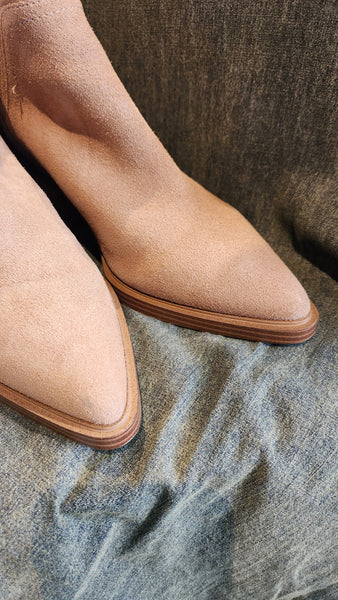 VINCE CAMUTO Tortilla Suede Ankle Boots