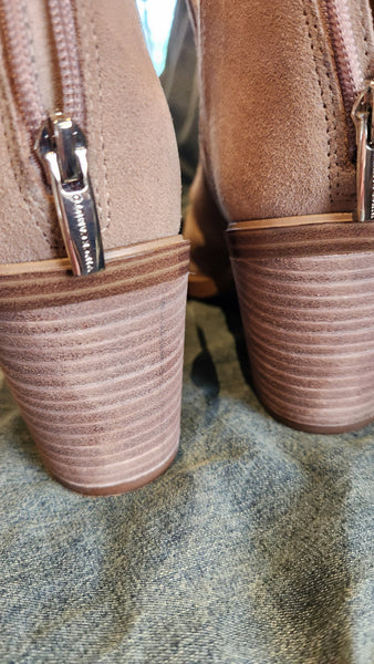 VINCE CAMUTO Tortilla Suede Ankle Boots