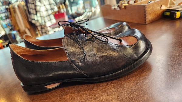 Cydwoq Two Tone Black and Brown Leather Shoes