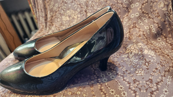 Beautifeel Metallic Black Patent Leather Pumps