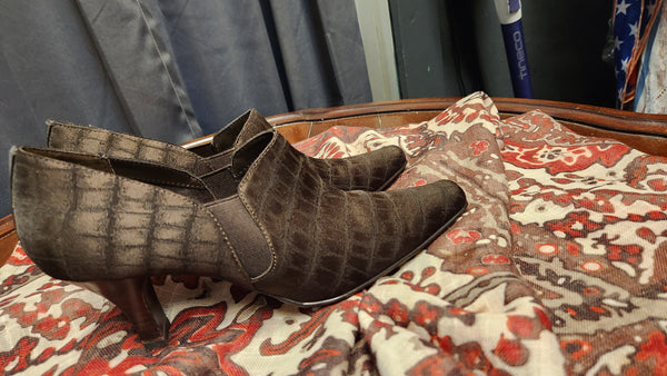 Liz Claiborne Brown Fabric Shoe