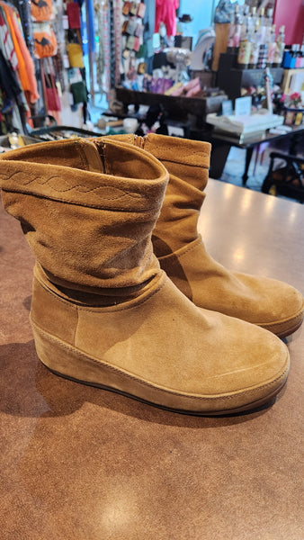 FitFlop Brown Tan Suede Boots