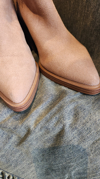 VINCE CAMUTO Tortilla Suede Ankle Boots