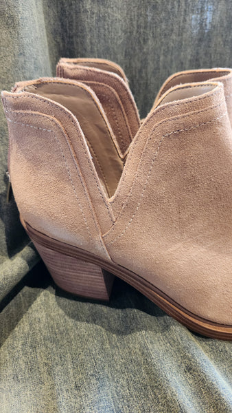 VINCE CAMUTO Tortilla Suede Ankle Boots