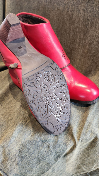L'Artiste Red Leather Ankle Boots
