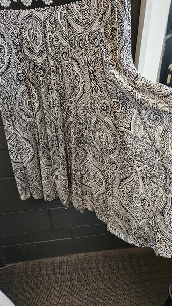 Jessica Howard Black and White Sleeveless Dress
