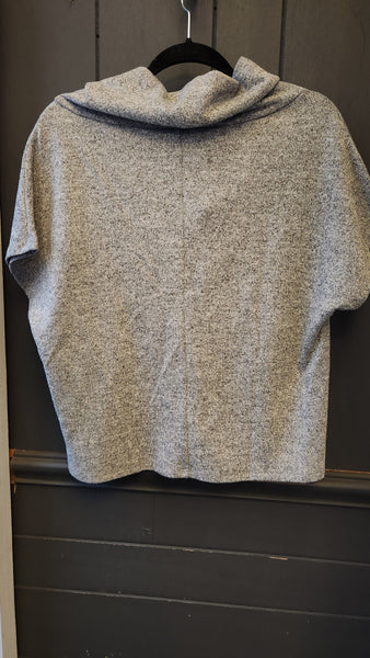 Kozan Short Sleeve Cowl Neck City Print Gray Sweater/Top