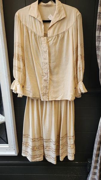 Vintage Betty Hanson Woven Embroidered Top with puff sleeves