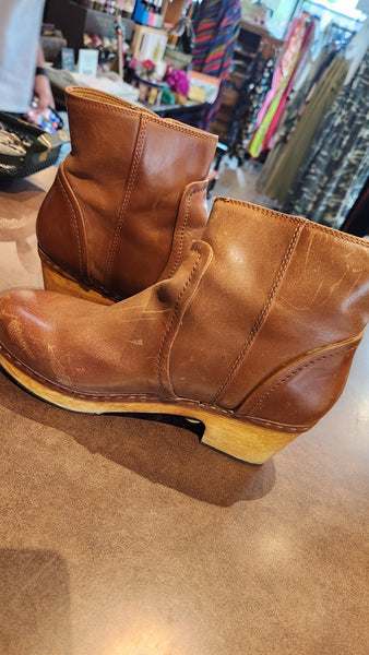Merrell Brown Tan Leather Boots
