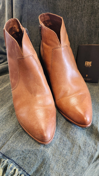 VINCE CAMUTO Tortilla Suede Ankle Boots