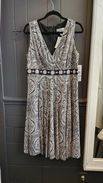 Jessica Howard Black and White Sleeveless Dress