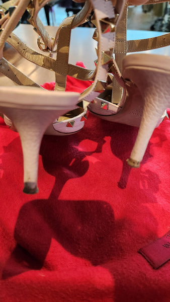 Valentino Garavani Rockstud Patent Leather Pumps in Pink