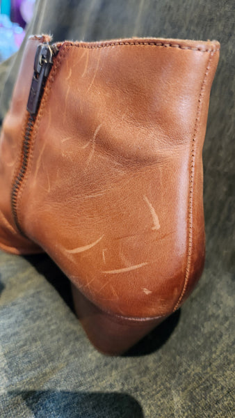 VINCE CAMUTO Tortilla Suede Ankle Boots