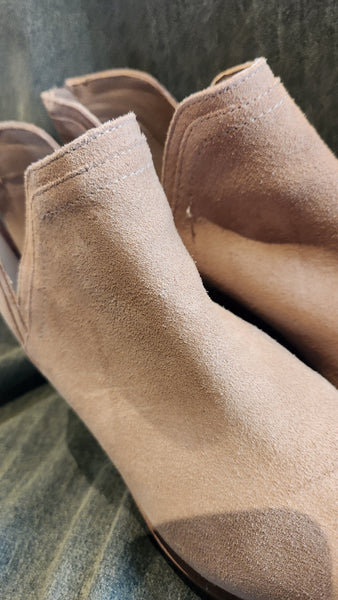 VINCE CAMUTO Tortilla Suede Ankle Boots