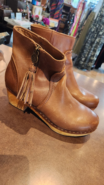 Merrell Brown Tan Leather Boots