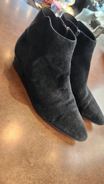 Aquatalia women’s black suede ankle boots