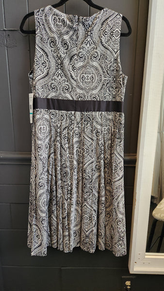 Jessica Howard Black and White Sleeveless Dress