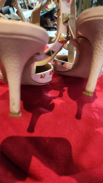 Valentino Garavani Rockstud Patent Leather Pumps in Pink