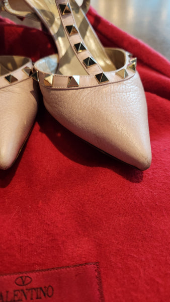 Valentino Garavani Rockstud Patent Leather Pumps in Pink