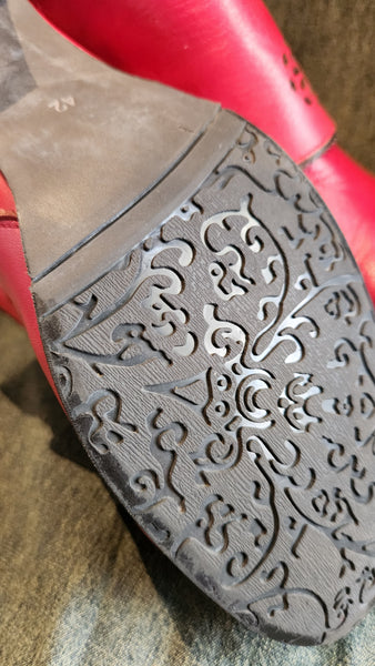 L'Artiste Red Leather Ankle Boots