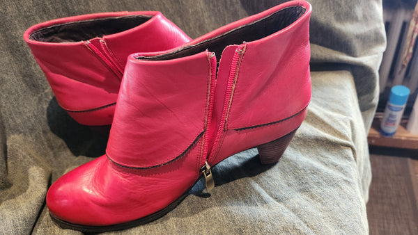 L'Artiste Red Leather Ankle Boots
