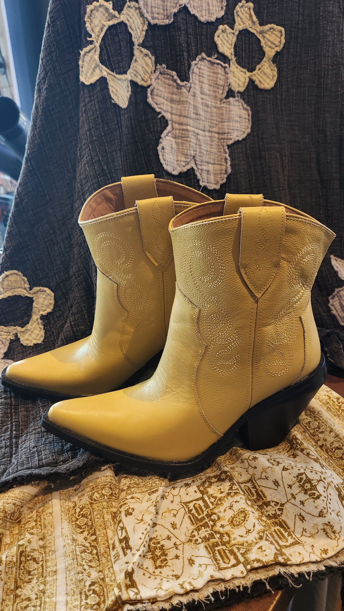 Dingo Yellow Leather Boots