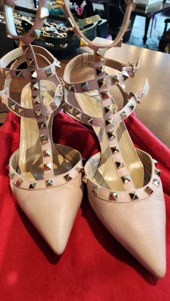 Valentino Garavani Rockstud Patent Leather Pumps in Pink