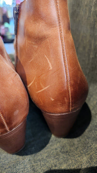 VINCE CAMUTO Tortilla Suede Ankle Boots