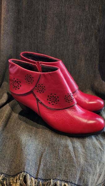 L'Artiste Red Leather Ankle Boots