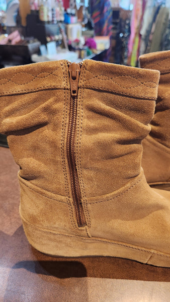 FitFlop Brown Tan Suede Boots