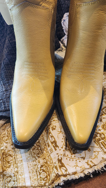 Dingo Yellow Leather Boots
