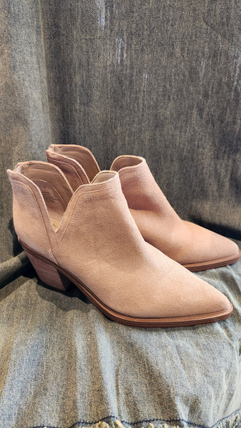 VINCE CAMUTO Tortilla Suede Ankle Boots