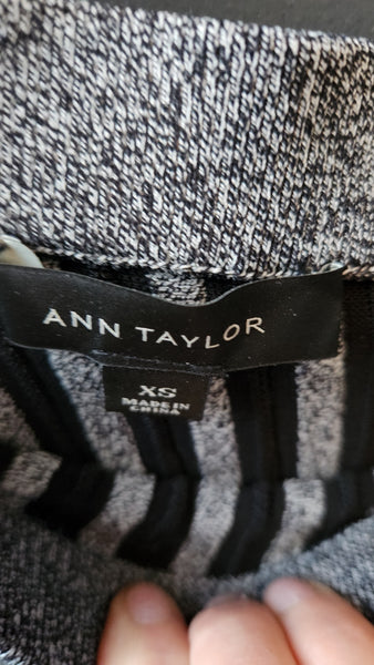 Ann Taylor Gray and Black Knit skirt