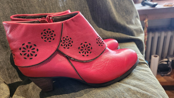 L'Artiste Red Leather Ankle Boots